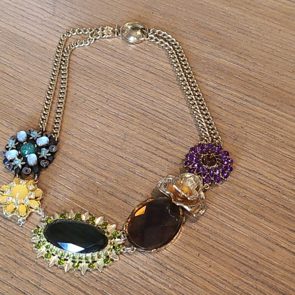 Banana Republic Brooch necklace